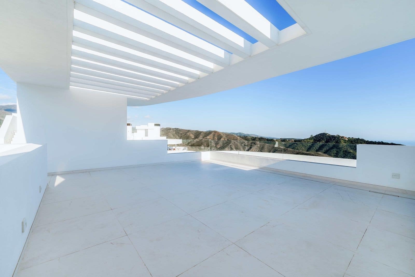 3 bedroom Penthouse for sale in Ojen with pool garage - € 1,700,000 (Ref: 8932420)