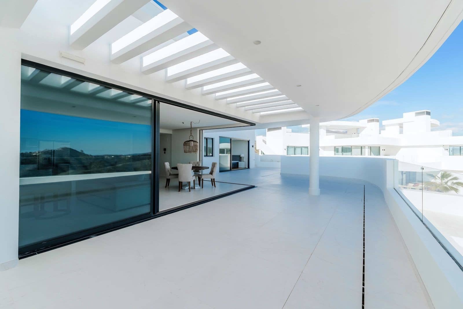 3 bedroom Penthouse for sale in Ojen with pool garage - € 1,700,000 (Ref: 8932420)