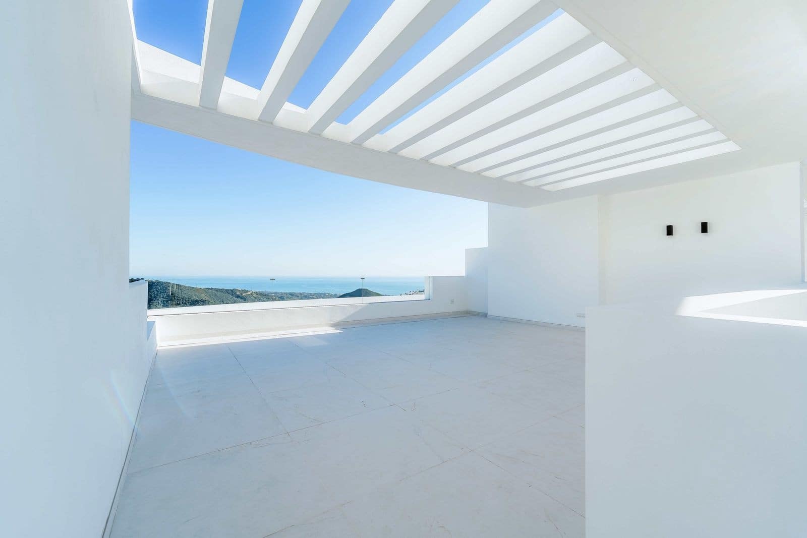 3 bedroom Penthouse for sale in Ojen with pool garage - € 1,700,000 (Ref: 8932420)