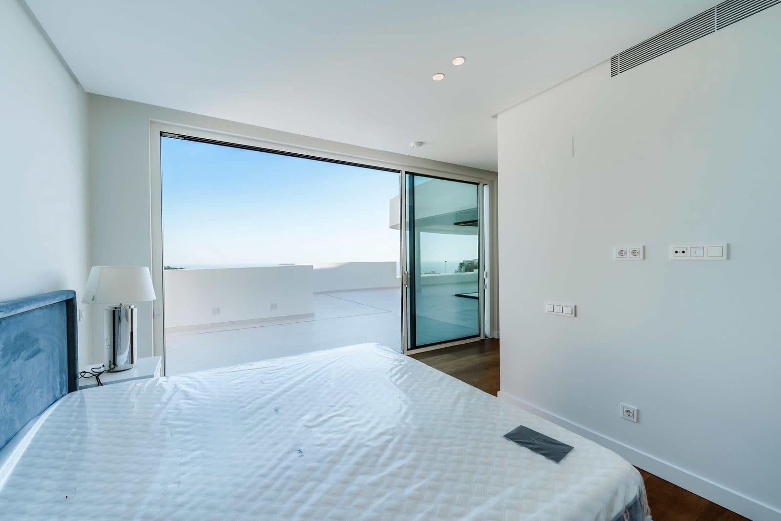 3 bedroom Penthouse for sale in Ojen with pool garage - € 1,700,000 (Ref: 8932420)