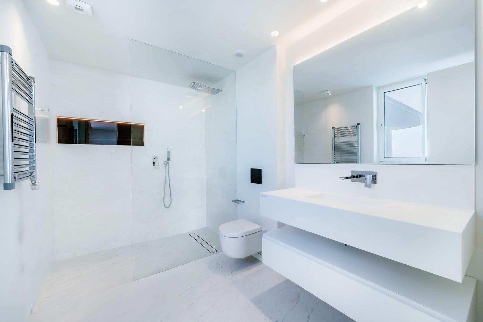 3 bedroom Penthouse for sale in Ojen with pool garage - € 1,700,000 (Ref: 8932420)