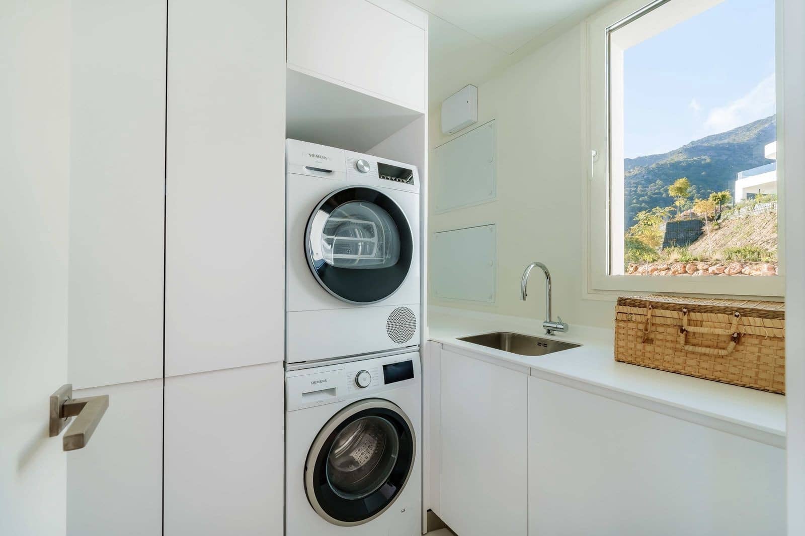 3 bedroom Penthouse for sale in Ojen with pool garage - € 1,700,000 (Ref: 8932420)