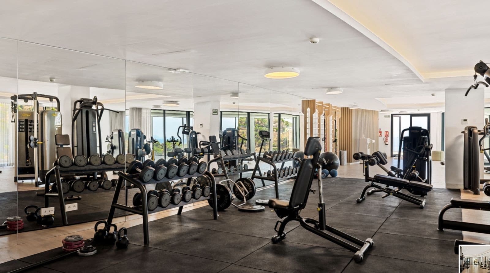 3 bedroom Penthouse for sale in Ojen with pool garage - € 1,700,000 (Ref: 8932420)