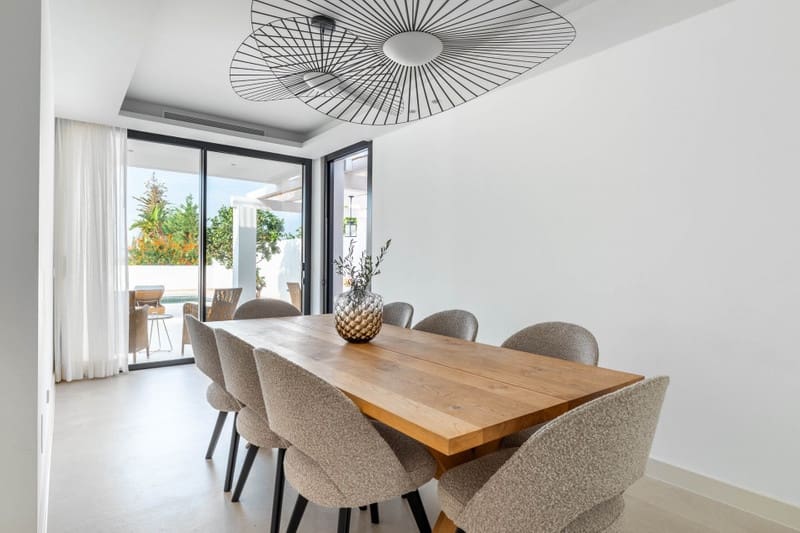 5 bedroom Villa for sale in Marbella with pool garage - € 3,295,000 (Ref: 8938794)