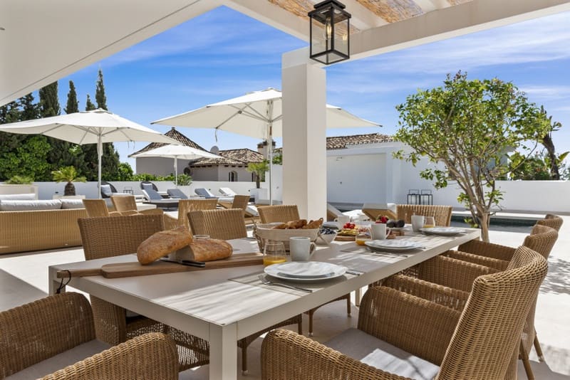 5 bedroom Villa for sale in Marbella with pool garage - € 3,295,000 (Ref: 8938794)