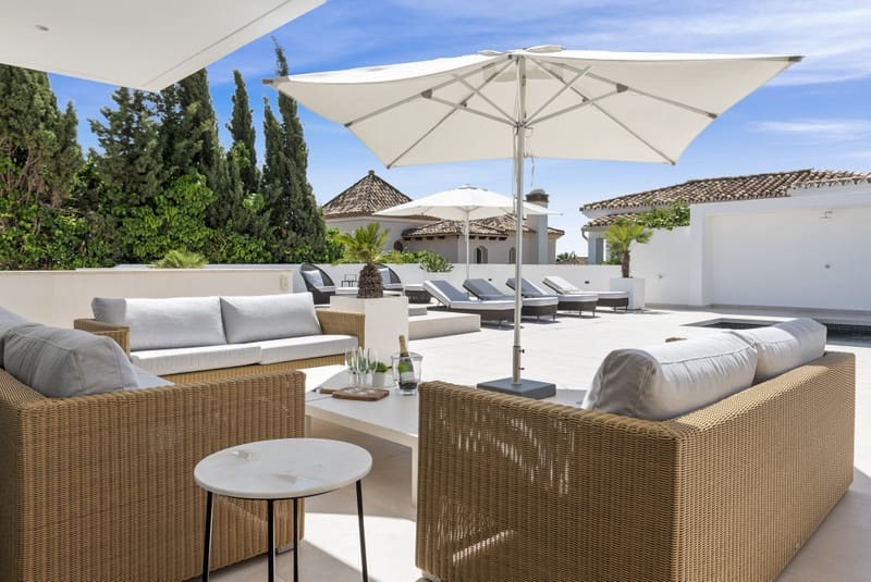 5 bedroom Villa for sale in Marbella with pool garage - € 3,295,000 (Ref: 8938794)