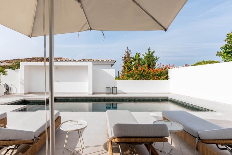 5 bedroom Villa for sale in Marbella with pool garage - € 3,295,000 (Ref: 8938794)