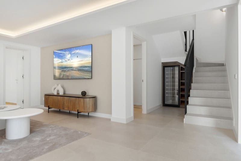 5 bedroom Villa for sale in Marbella with pool garage - € 3,295,000 (Ref: 8938794)