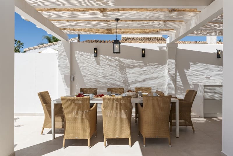 5 bedroom Villa for sale in Marbella with pool garage - € 3,295,000 (Ref: 8938794)