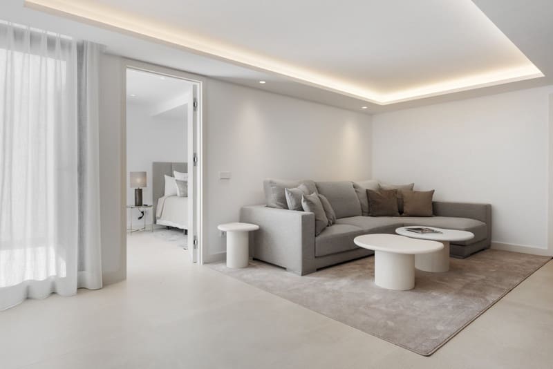 5 bedroom Villa for sale in Marbella with pool garage - € 3,295,000 (Ref: 8938794)