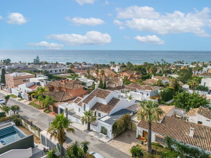 5 bedroom Villa for sale in Marbella with pool garage - € 3,295,000 (Ref: 8938794)