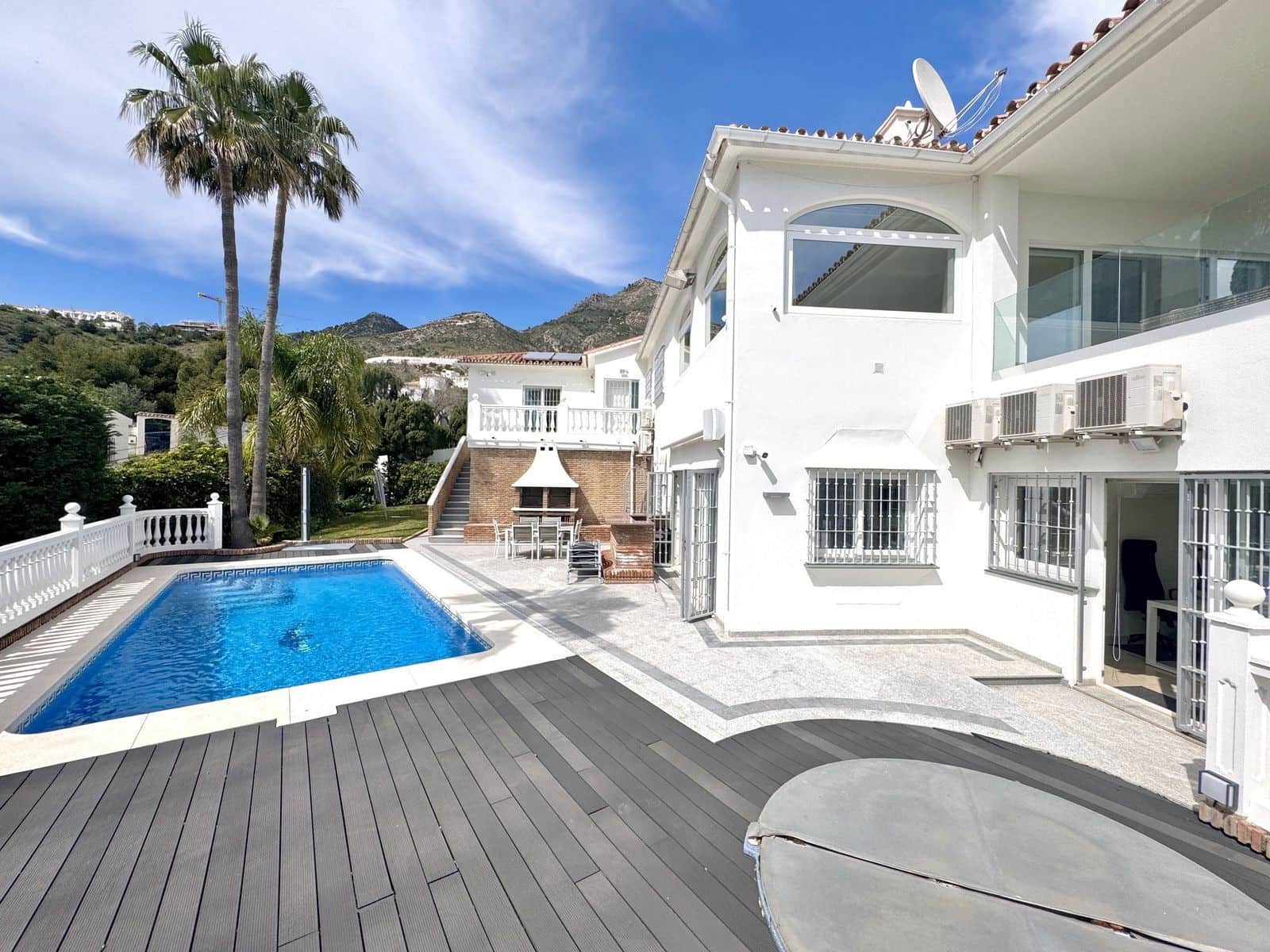 5 sypialnia Willa na sprzedaż w Benalmadena z basenem garażem - 1 495 000 € (Ref: 8941305)