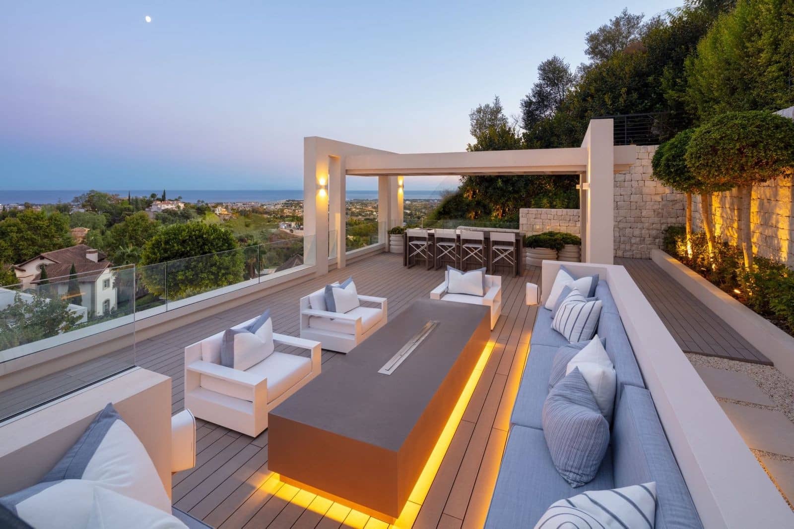 6 bedroom Villa for sale in La Quinta with pool garage - € 9,750,000 (Ref: 8941310)