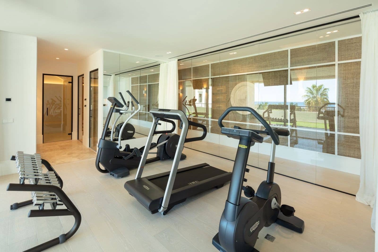 6 bedroom Villa for sale in La Quinta with pool garage - € 9,750,000 (Ref: 8941310)