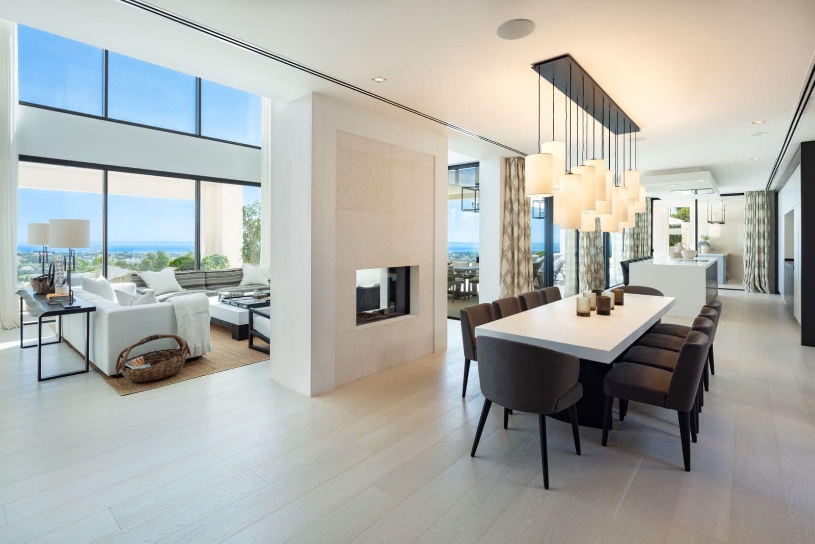6 soverom Villa til salgs i La Quinta med svømmebasseng garasje - € 9 749 000 (Ref: 8941310)