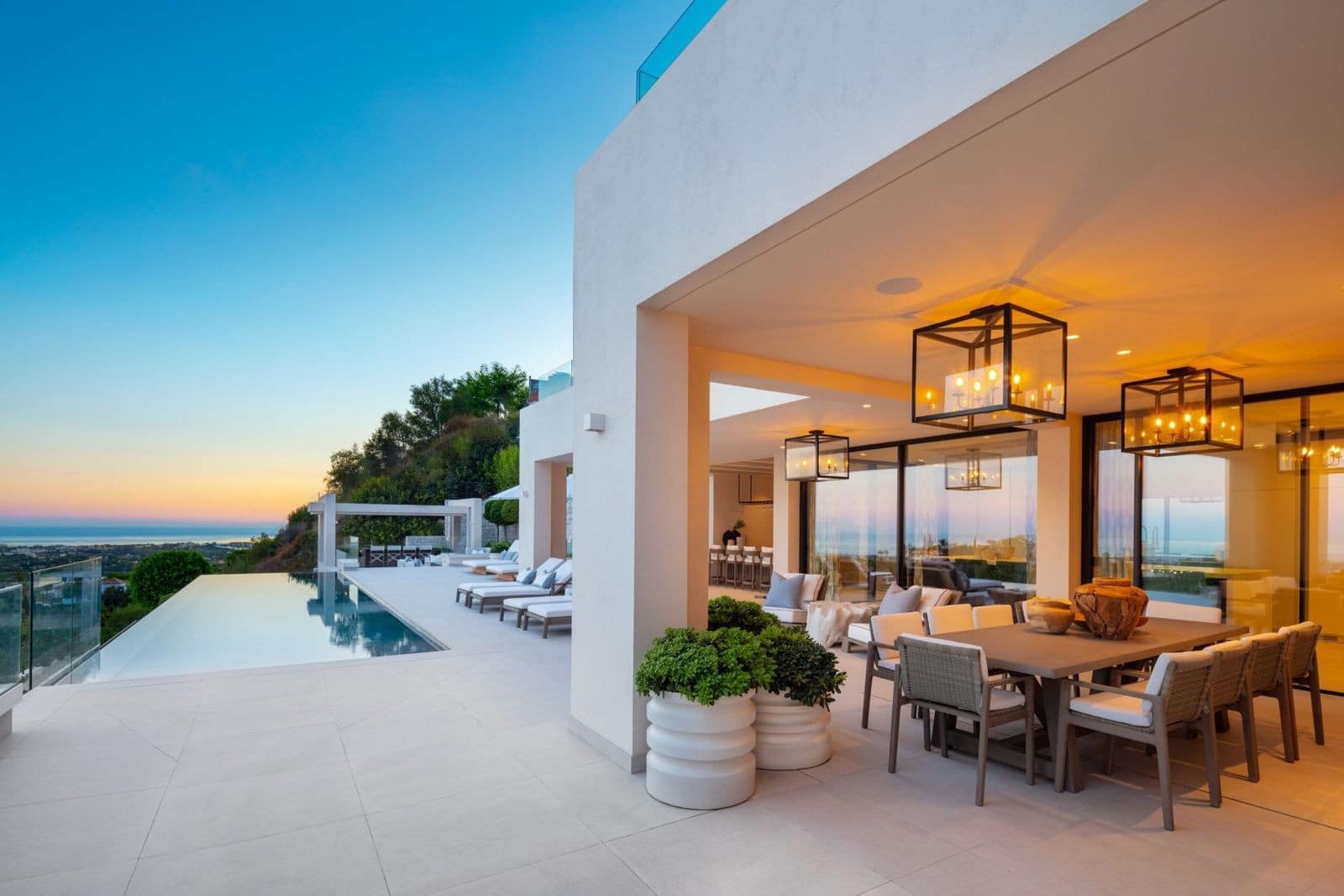 6 soverom Villa til salgs i La Quinta med svømmebasseng garasje - € 9 749 000 (Ref: 8941310)