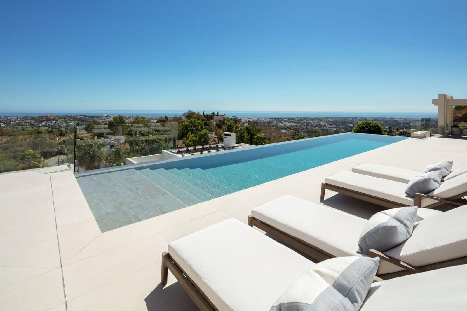 6 soverom Villa til salgs i La Quinta med svømmebasseng garasje - € 9 749 000 (Ref: 8941310)