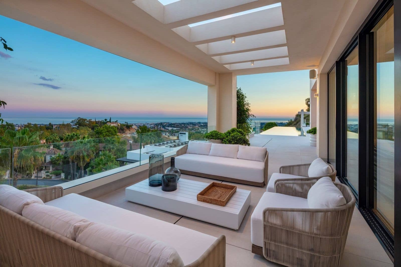 6 soverom Villa til salgs i La Quinta med svømmebasseng garasje - € 9 749 000 (Ref: 8941310)