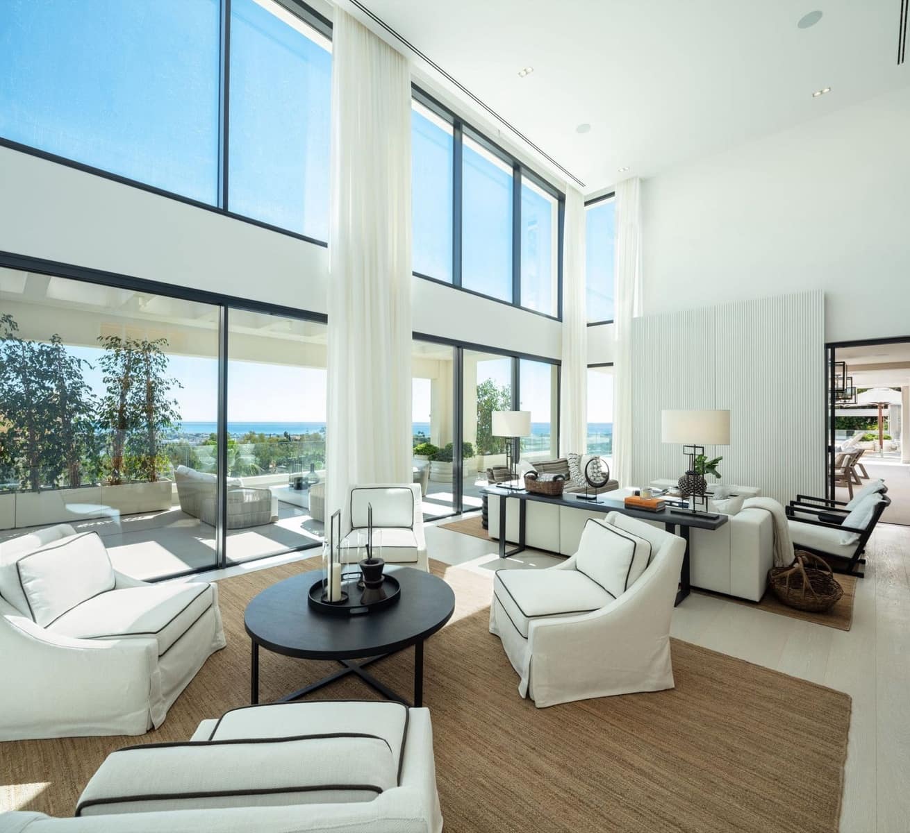 6 soverom Villa til salgs i La Quinta med svømmebasseng garasje - € 9 749 000 (Ref: 8941310)