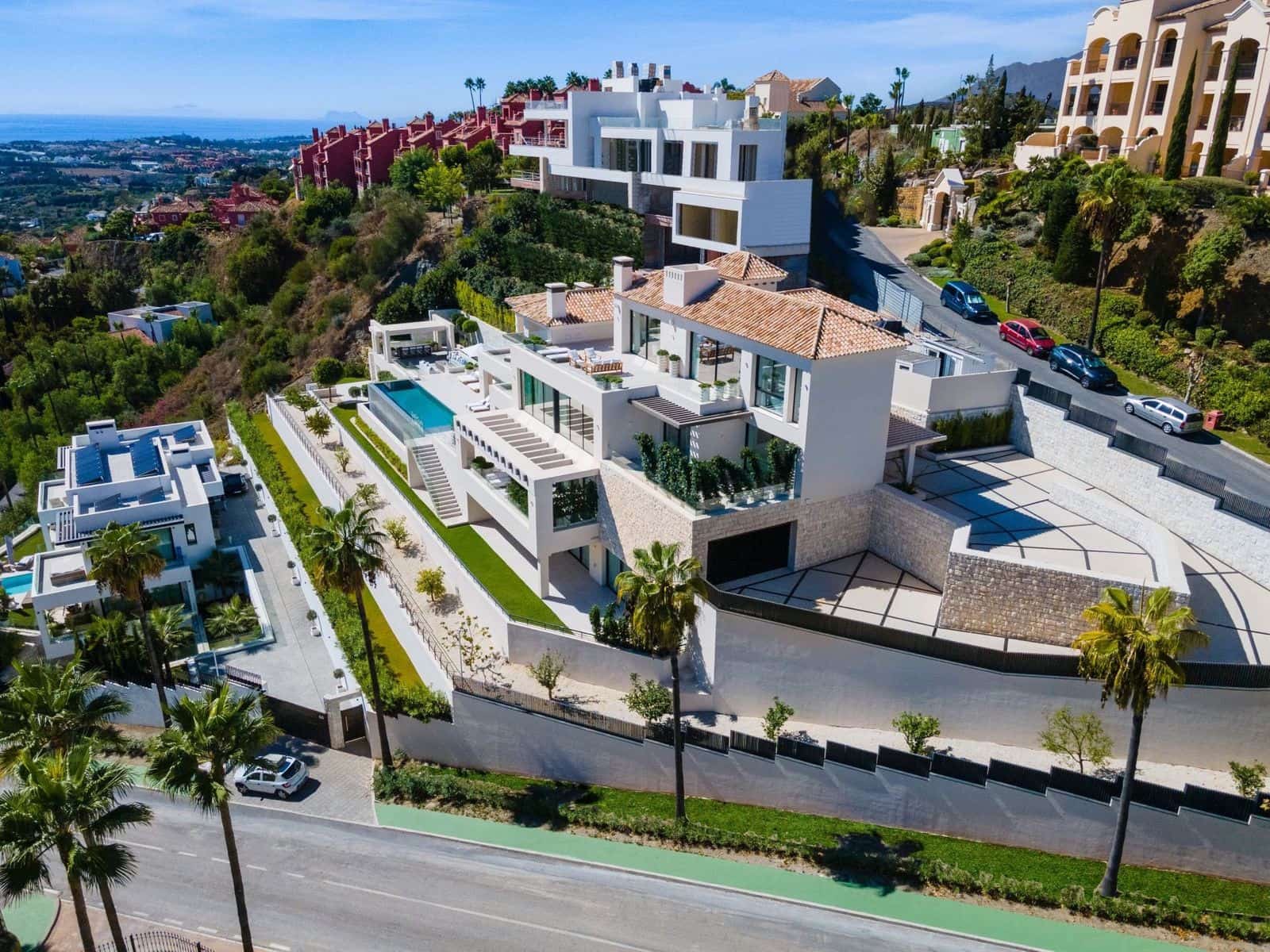 6 soverom Villa til salgs i La Quinta med svømmebasseng garasje - € 9 749 000 (Ref: 8941310)