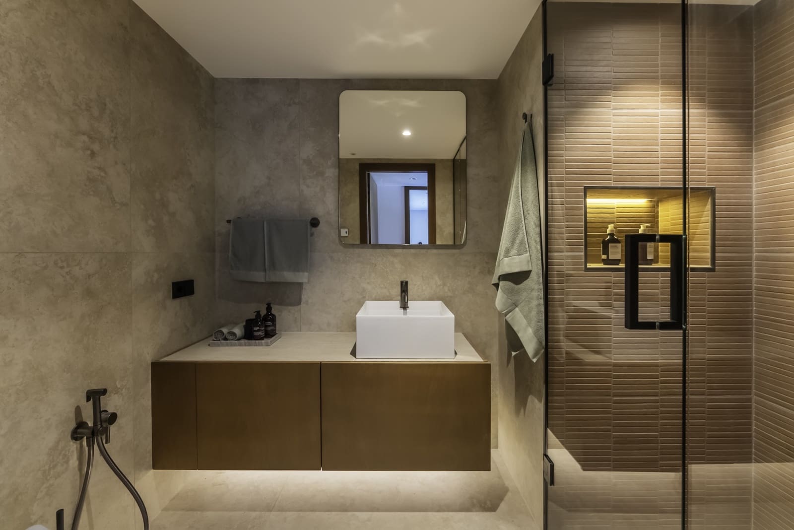 6 bedroom Villa for sale in Marbella with pool garage - € 3,975,000 (Ref: 8946196)