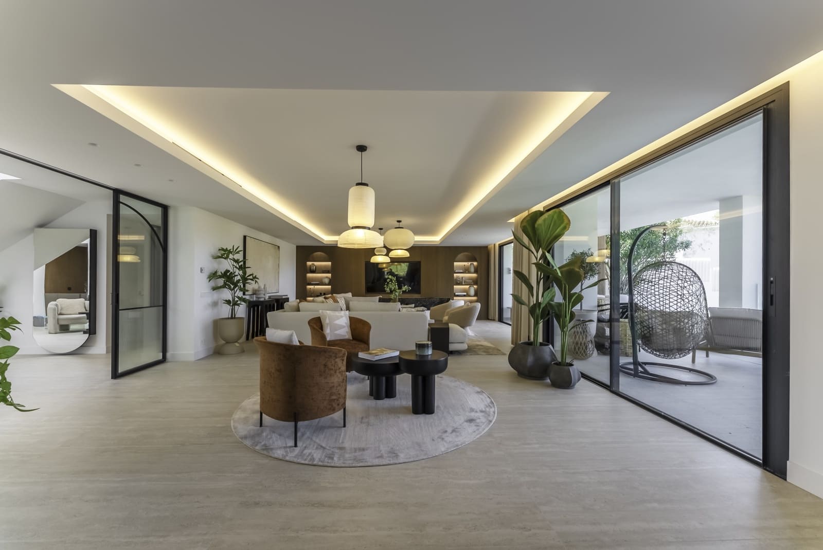 6 bedroom Villa for sale in Marbella with pool garage - € 3,975,000 (Ref: 8946196)