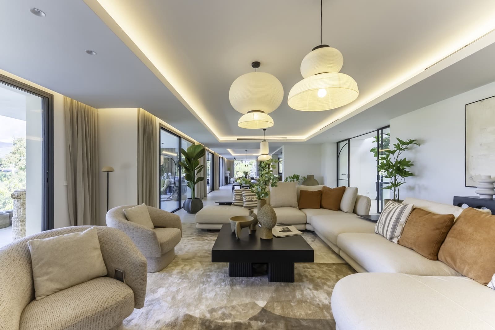 6 bedroom Villa for sale in Marbella with pool garage - € 3,975,000 (Ref: 8946196)