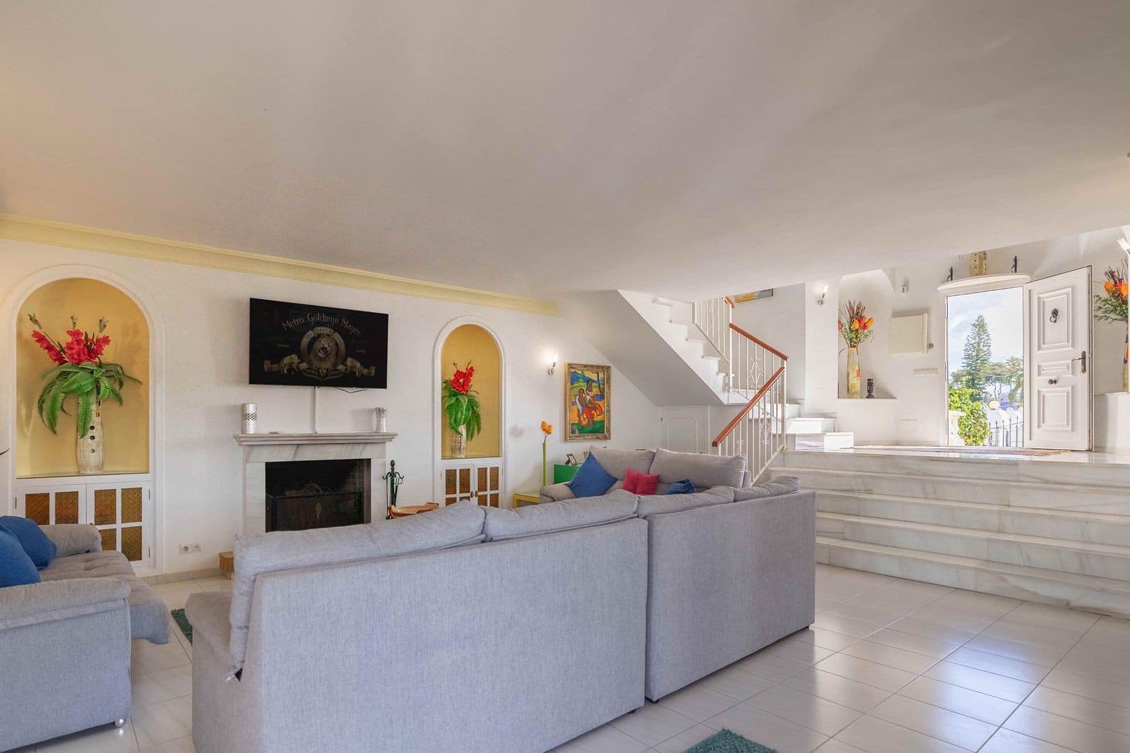 5 bedroom Villa for sale in Estepona with pool garage - € 1,100,000 (Ref: 8946197)