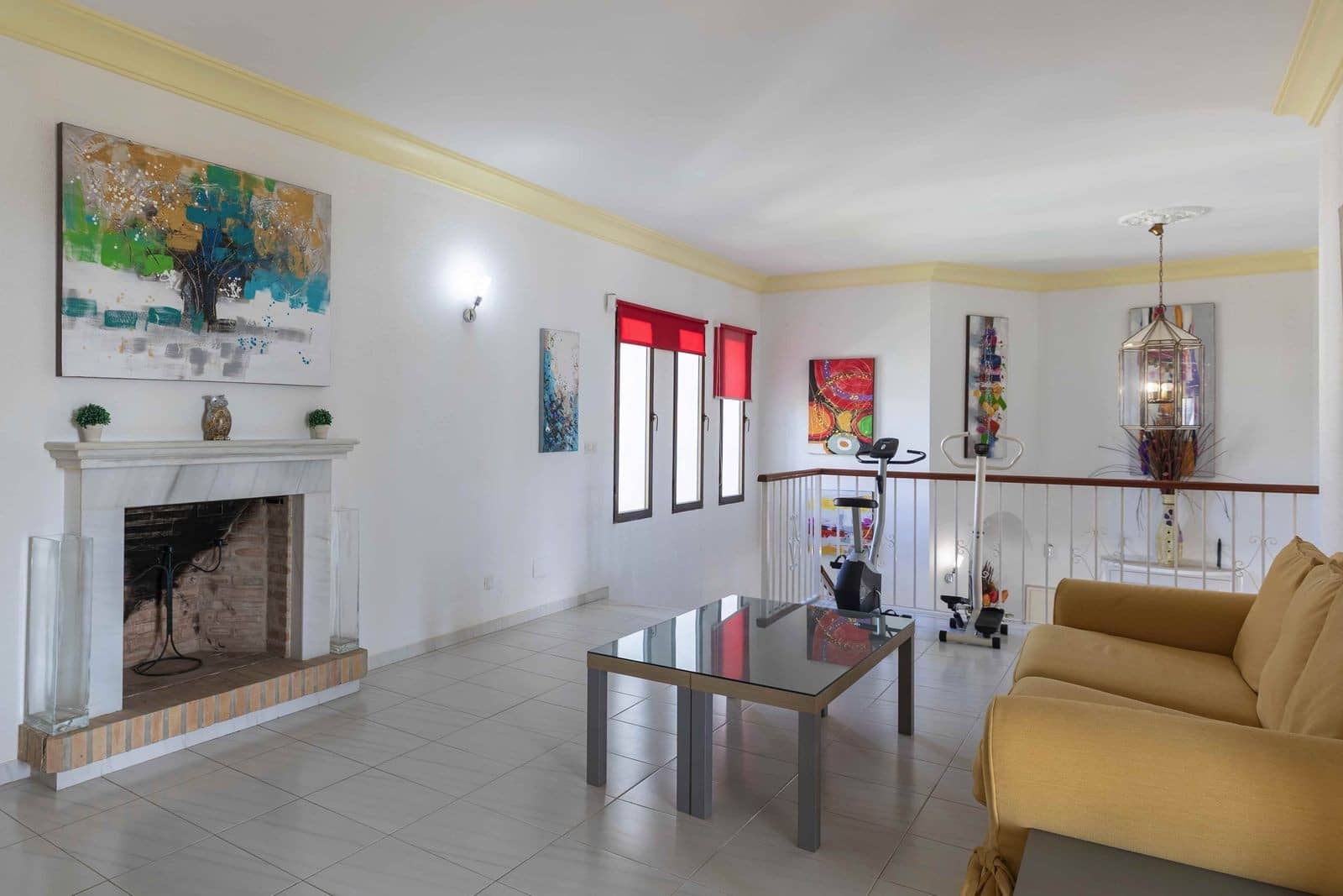 5 bedroom Villa for sale in Estepona with pool garage - € 1,100,000 (Ref: 8946197)