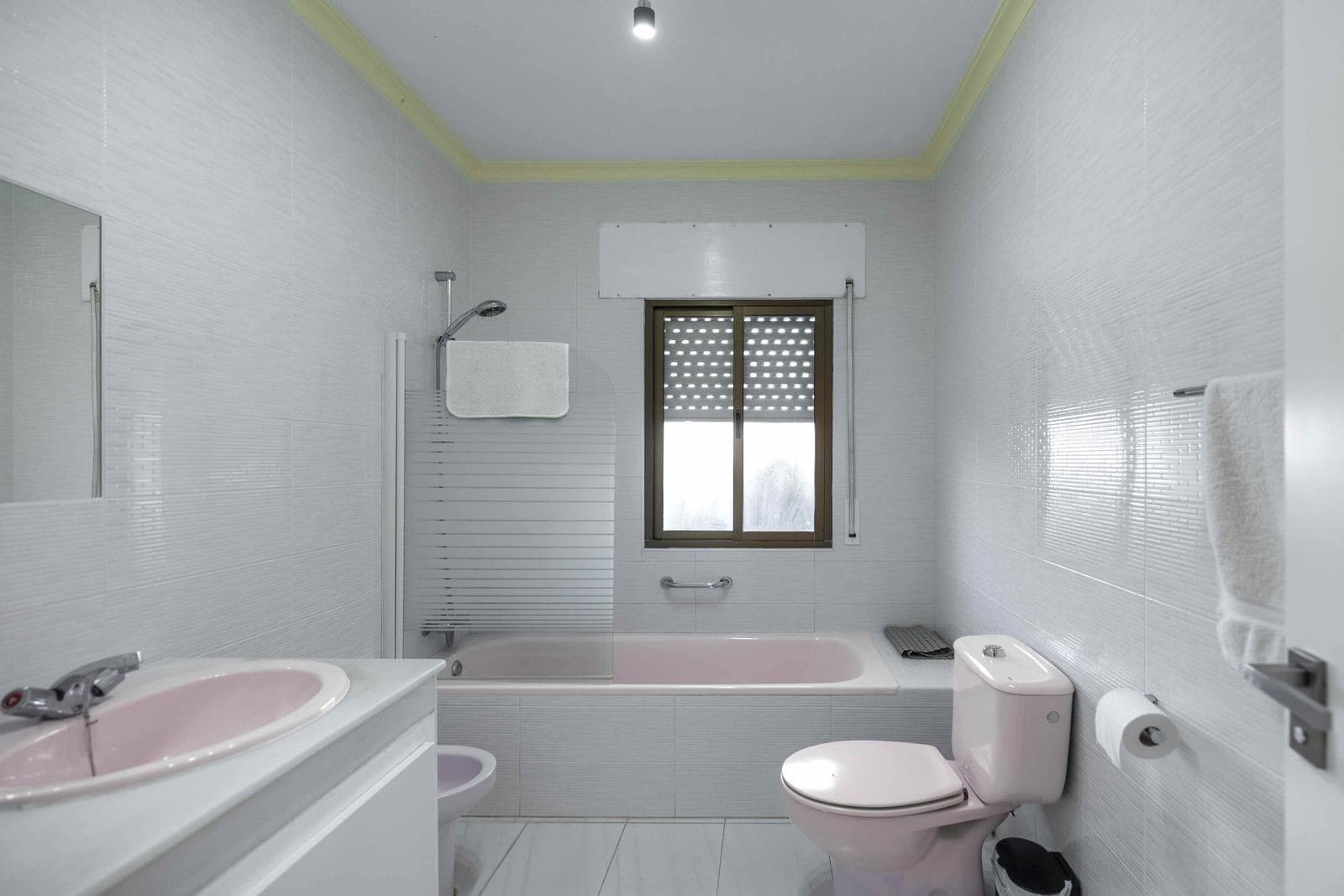 5 bedroom Villa for sale in Estepona with pool garage - € 1,100,000 (Ref: 8946197)