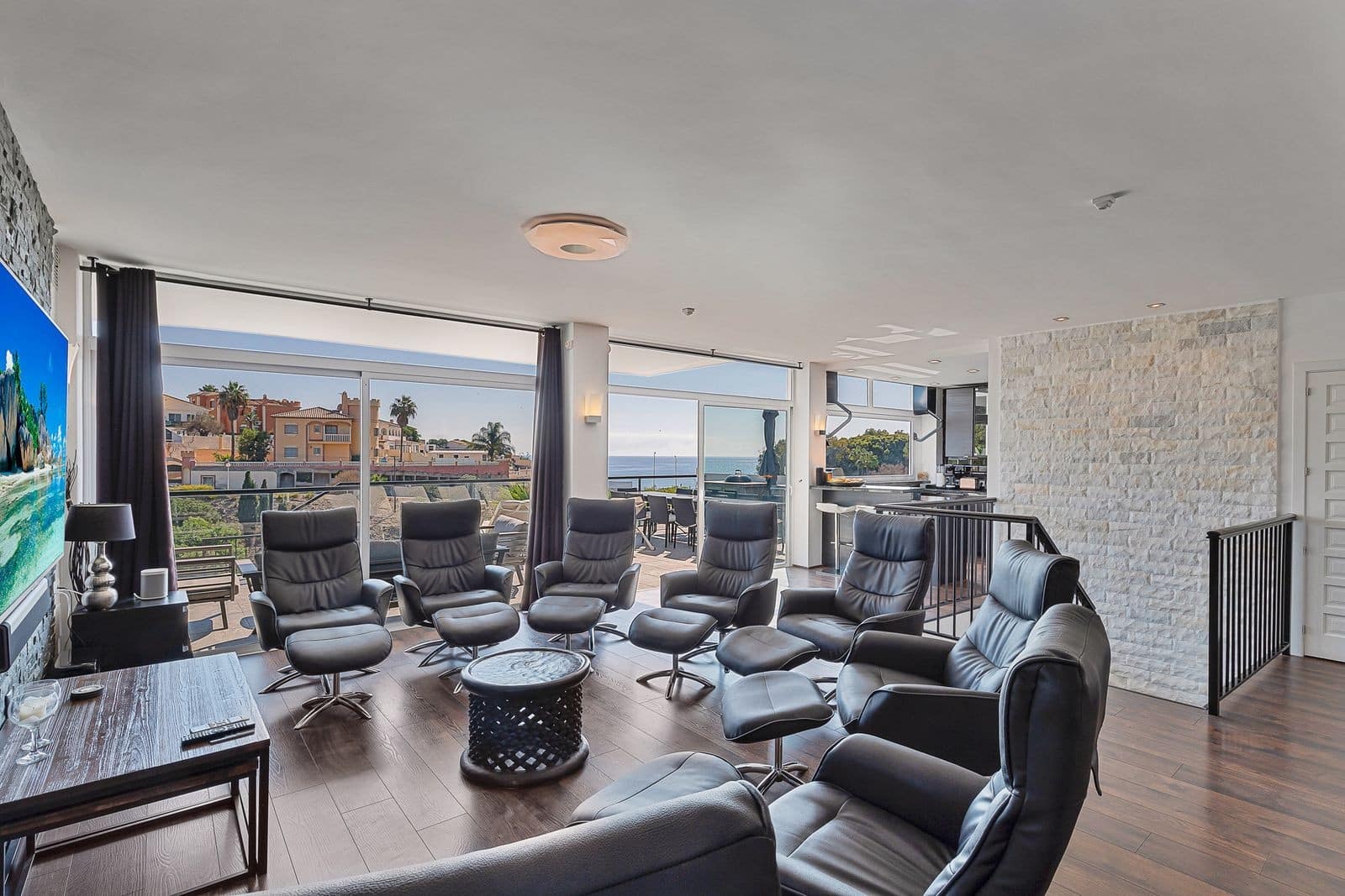 6 bedroom Villa for sale in Mijas Costa with pool garage - € 1,625,000 (Ref: 8946200)