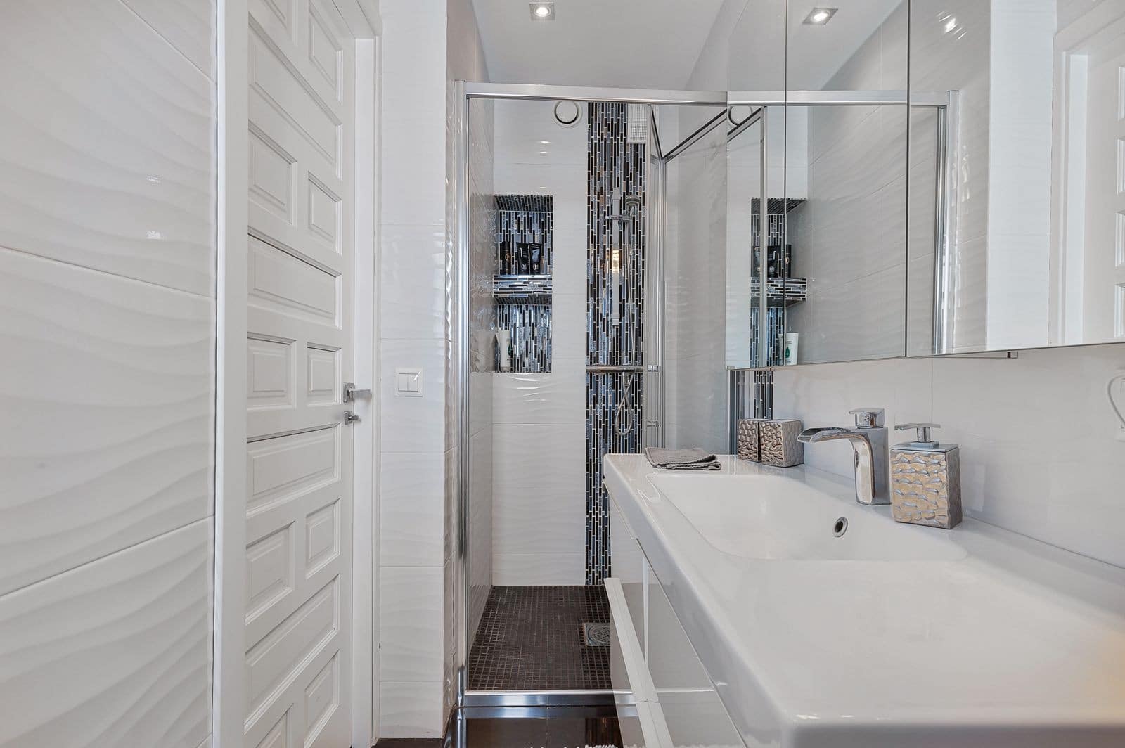 6 bedroom Villa for sale in Mijas Costa with pool garage - € 1,625,000 (Ref: 8946200)