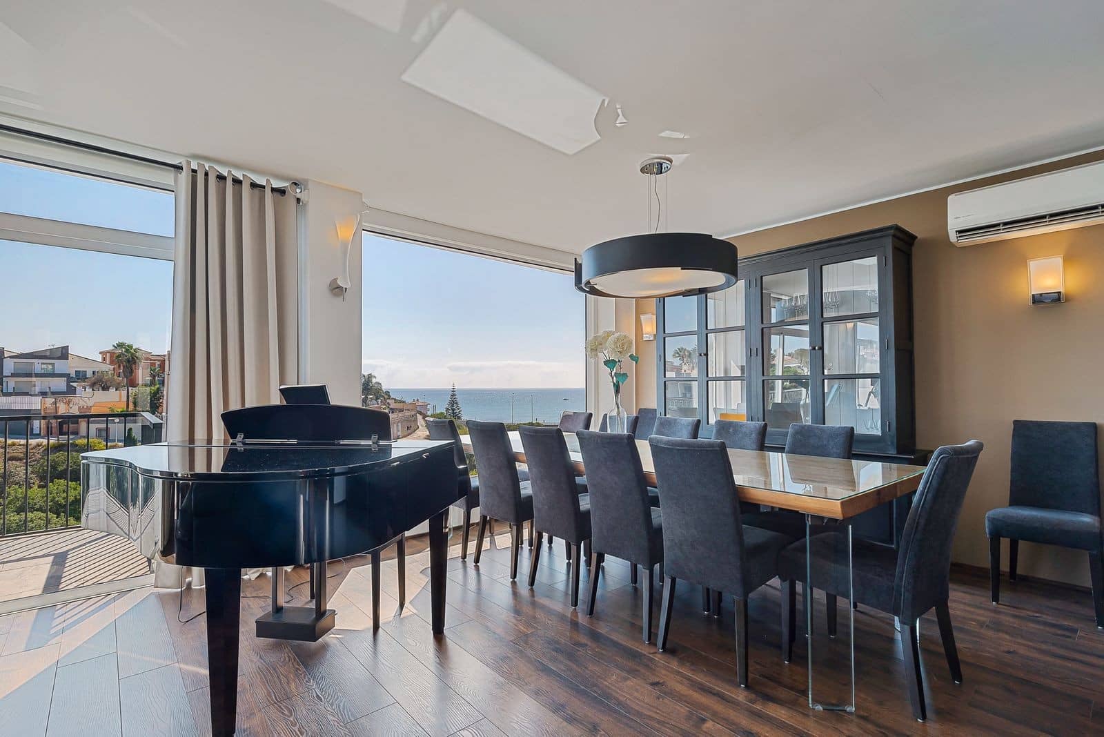 6 bedroom Villa for sale in Mijas Costa with pool garage - € 1,625,000 (Ref: 8946200)