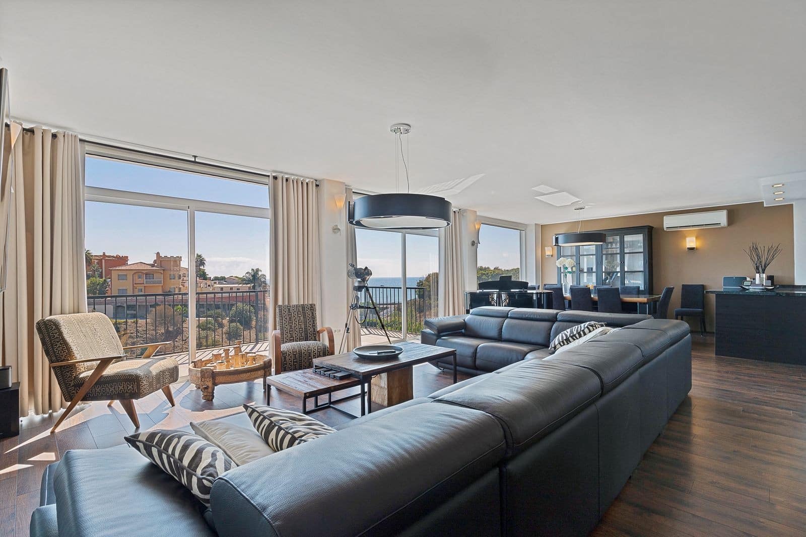 6 bedroom Villa for sale in Mijas Costa with pool garage - € 1,625,000 (Ref: 8946200)