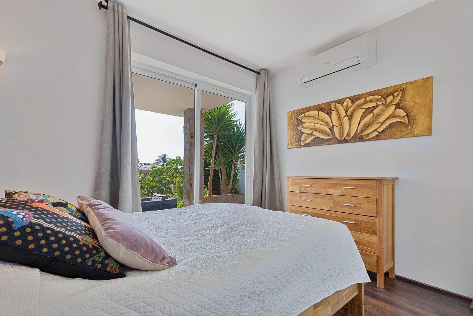 6 bedroom Villa for sale in Mijas Costa with pool garage - € 1,625,000 (Ref: 8946200)