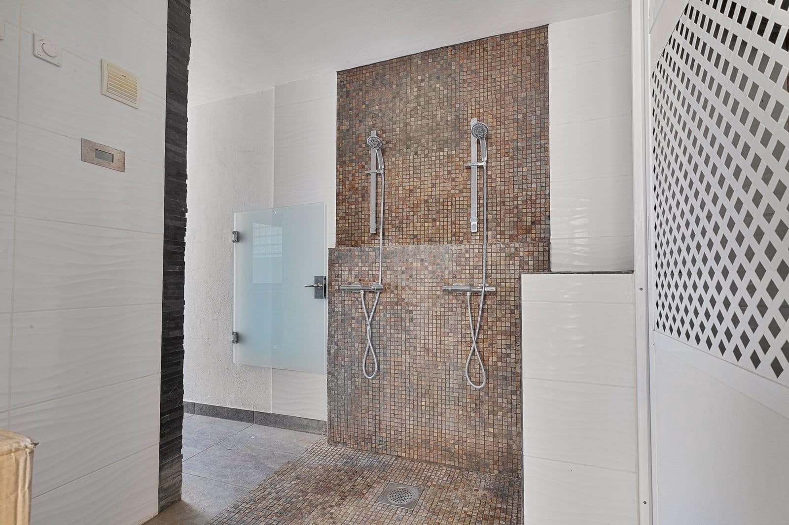 6 bedroom Villa for sale in Mijas Costa with pool garage - € 1,625,000 (Ref: 8946200)