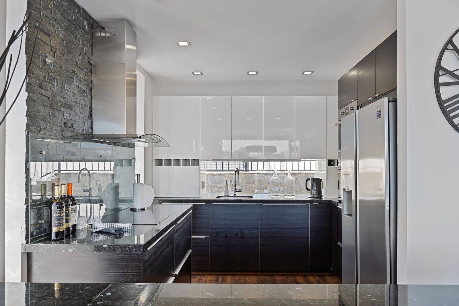 6 bedroom Villa for sale in Mijas Costa with pool garage - € 1,625,000 (Ref: 8946200)