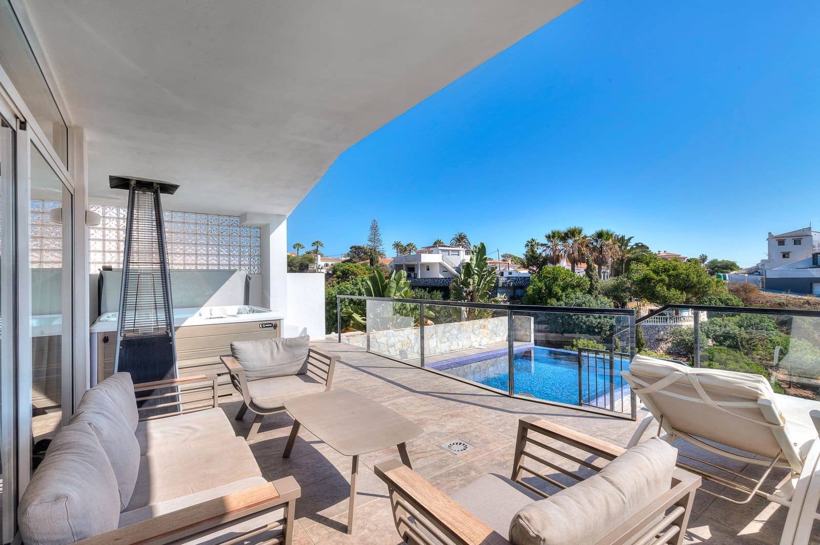 6 bedroom Villa for sale in Mijas Costa with pool garage - € 1,625,000 (Ref: 8946200)