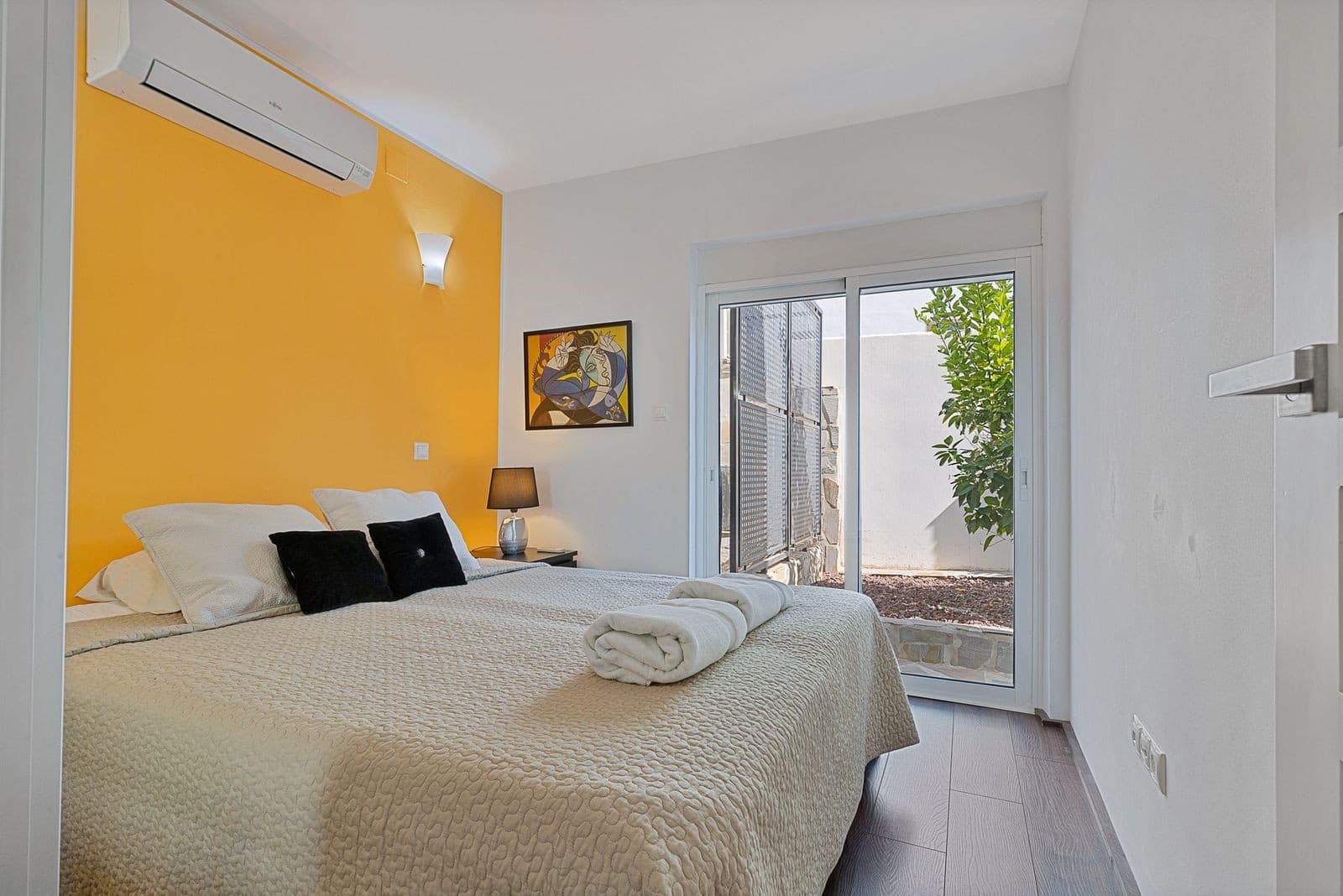 6 bedroom Villa for sale in Mijas Costa with pool garage - € 1,625,000 (Ref: 8946200)