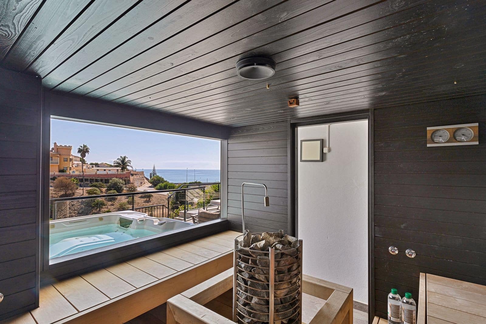 6 bedroom Villa for sale in Mijas Costa with pool garage - € 1,625,000 (Ref: 8946200)