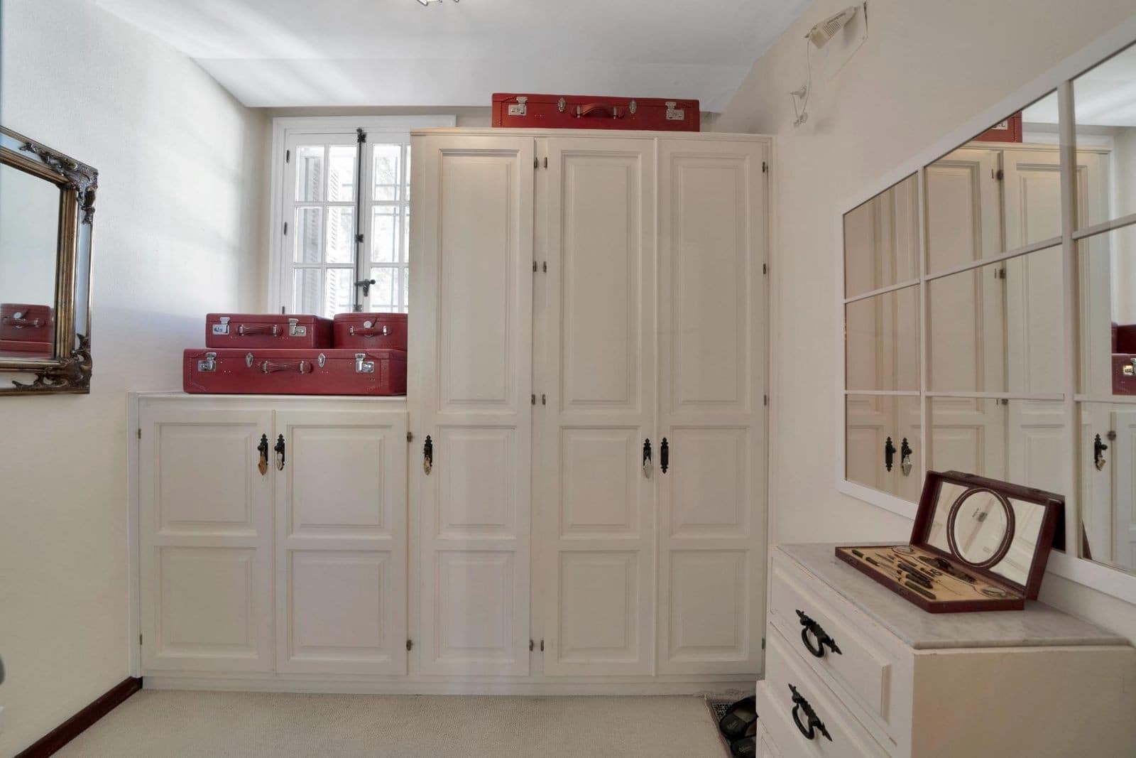 6 bedroom Villa for sale in Nueva Andalucia with pool garage - € 3,150,000 (Ref: 8950711)