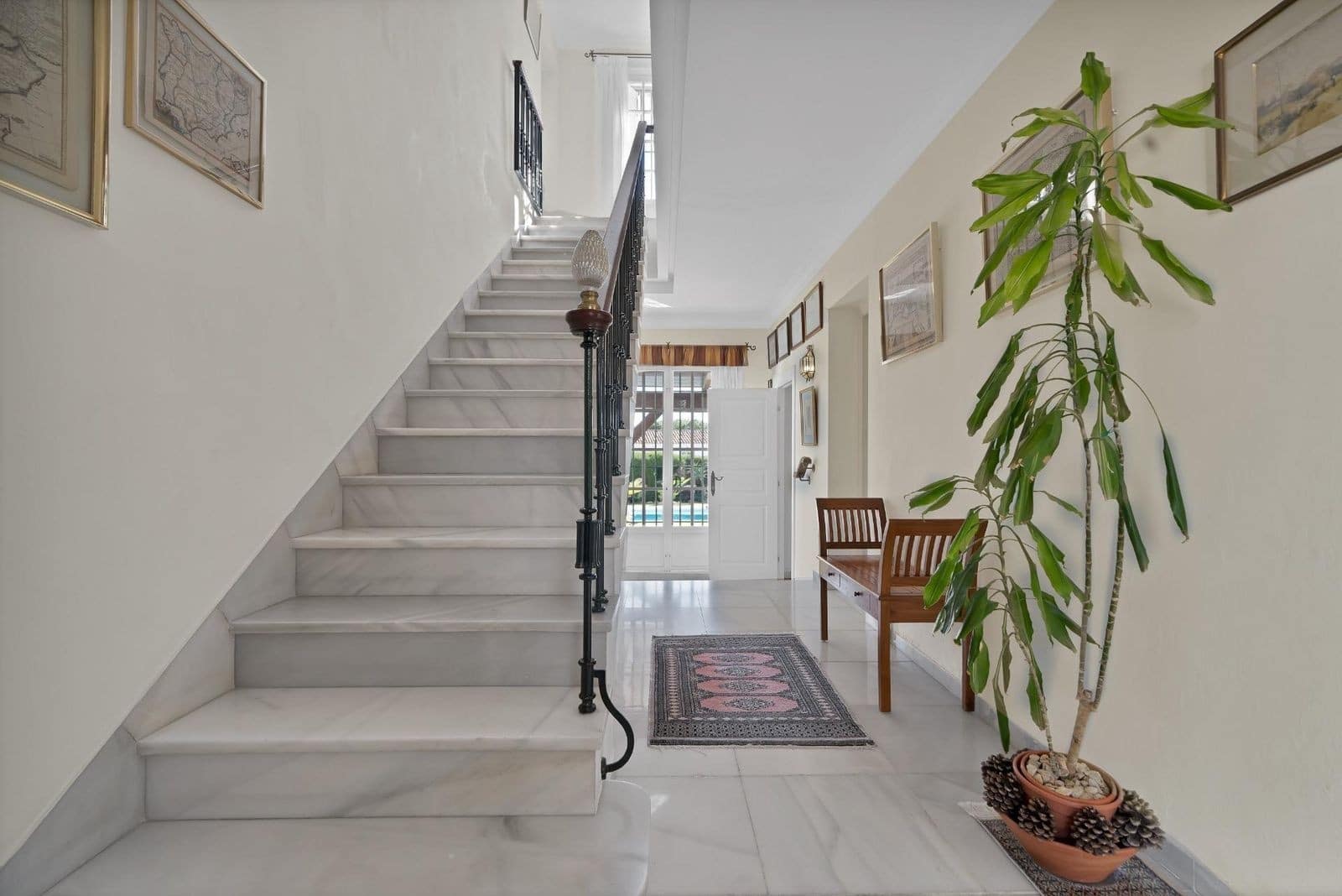 6 bedroom Villa for sale in Nueva Andalucia with pool garage - € 3,150,000 (Ref: 8950711)