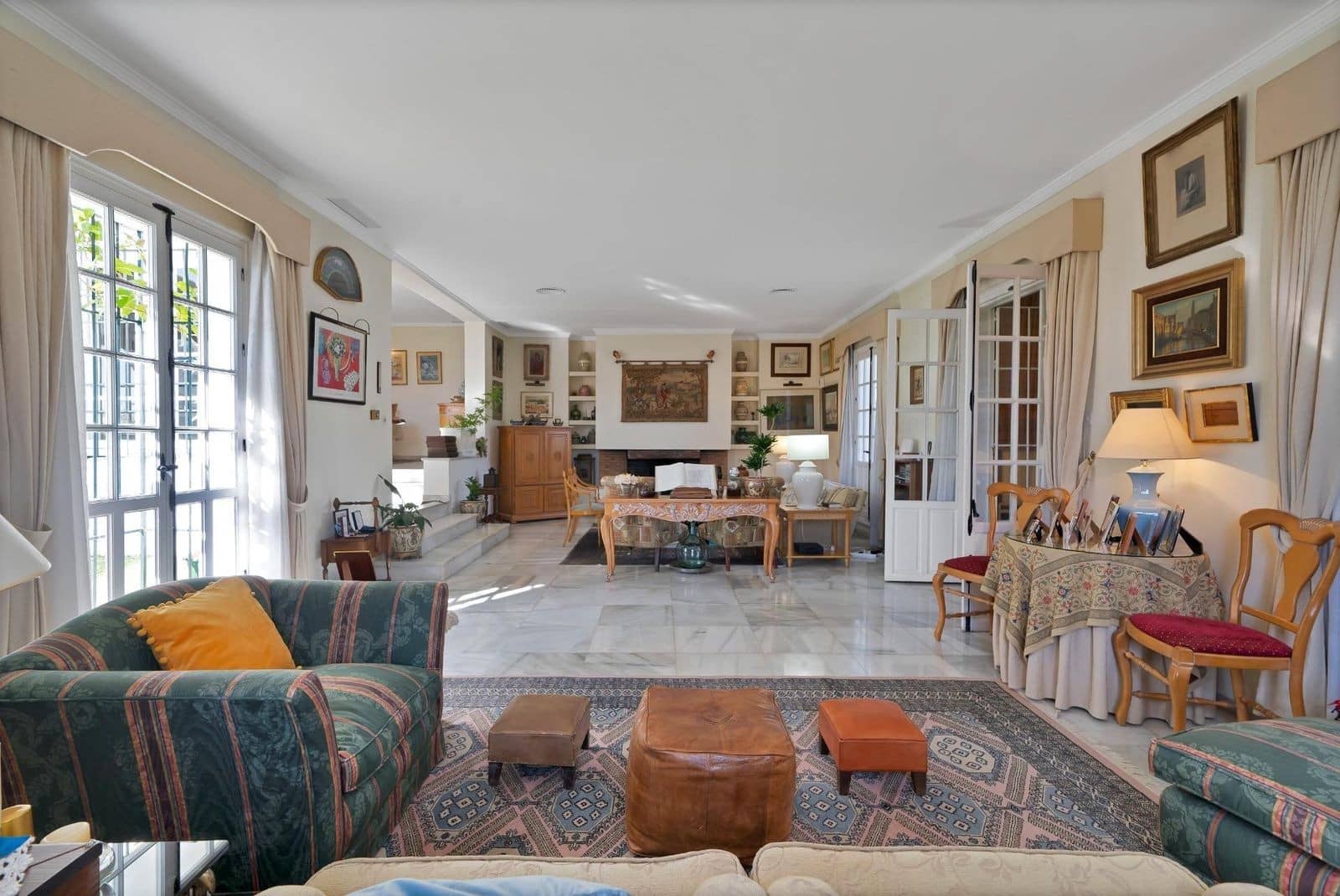 6 bedroom Villa for sale in Nueva Andalucia with pool garage - € 3,150,000 (Ref: 8950711)