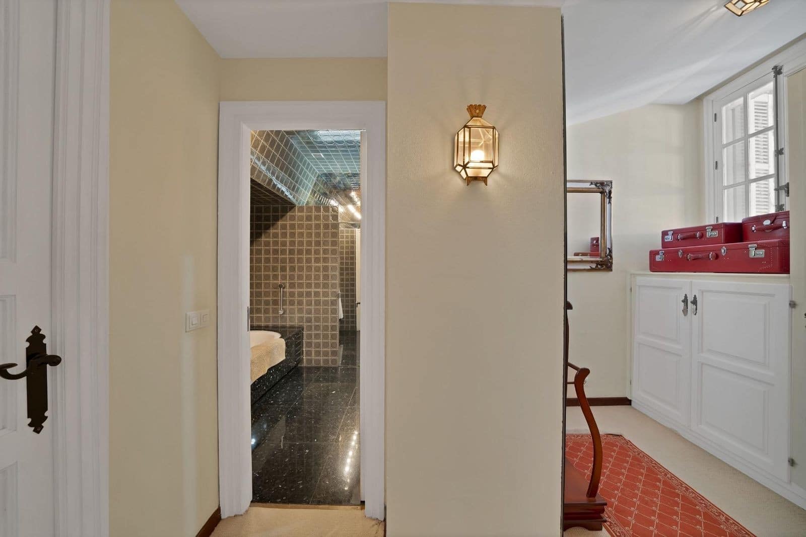 6 bedroom Villa for sale in Nueva Andalucia with pool garage - € 3,150,000 (Ref: 8950711)