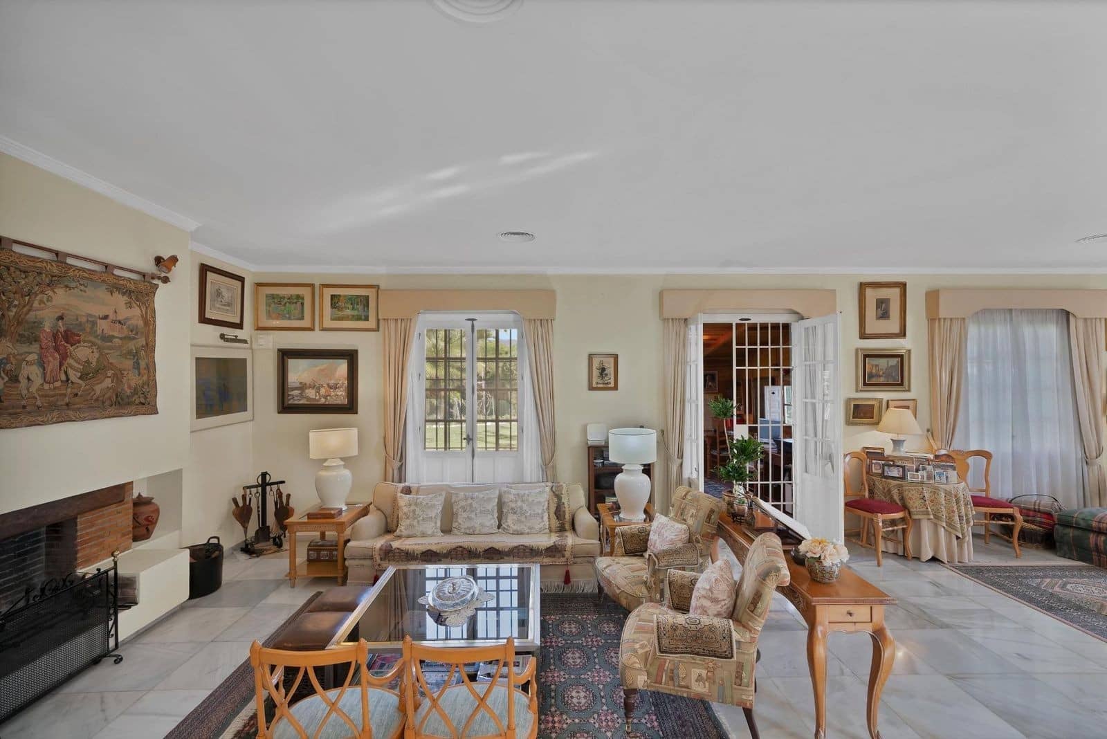 6 bedroom Villa for sale in Nueva Andalucia with pool garage - € 3,150,000 (Ref: 8950711)