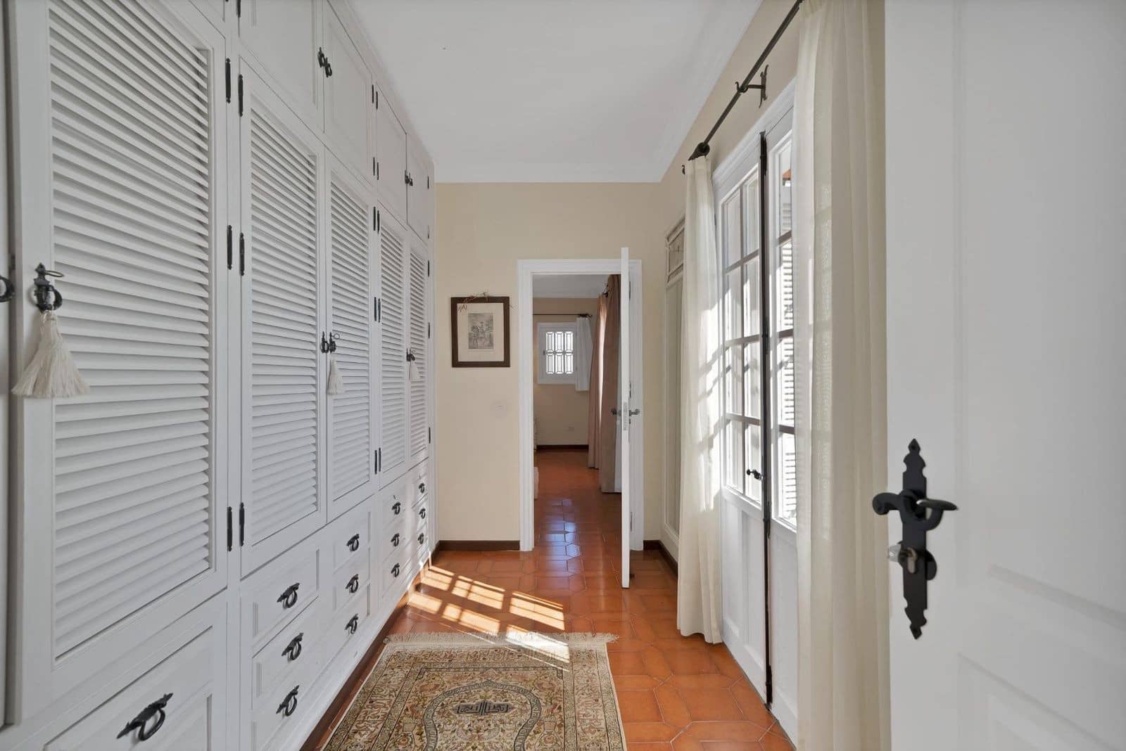 6 bedroom Villa for sale in Nueva Andalucia with pool garage - € 3,150,000 (Ref: 8950711)