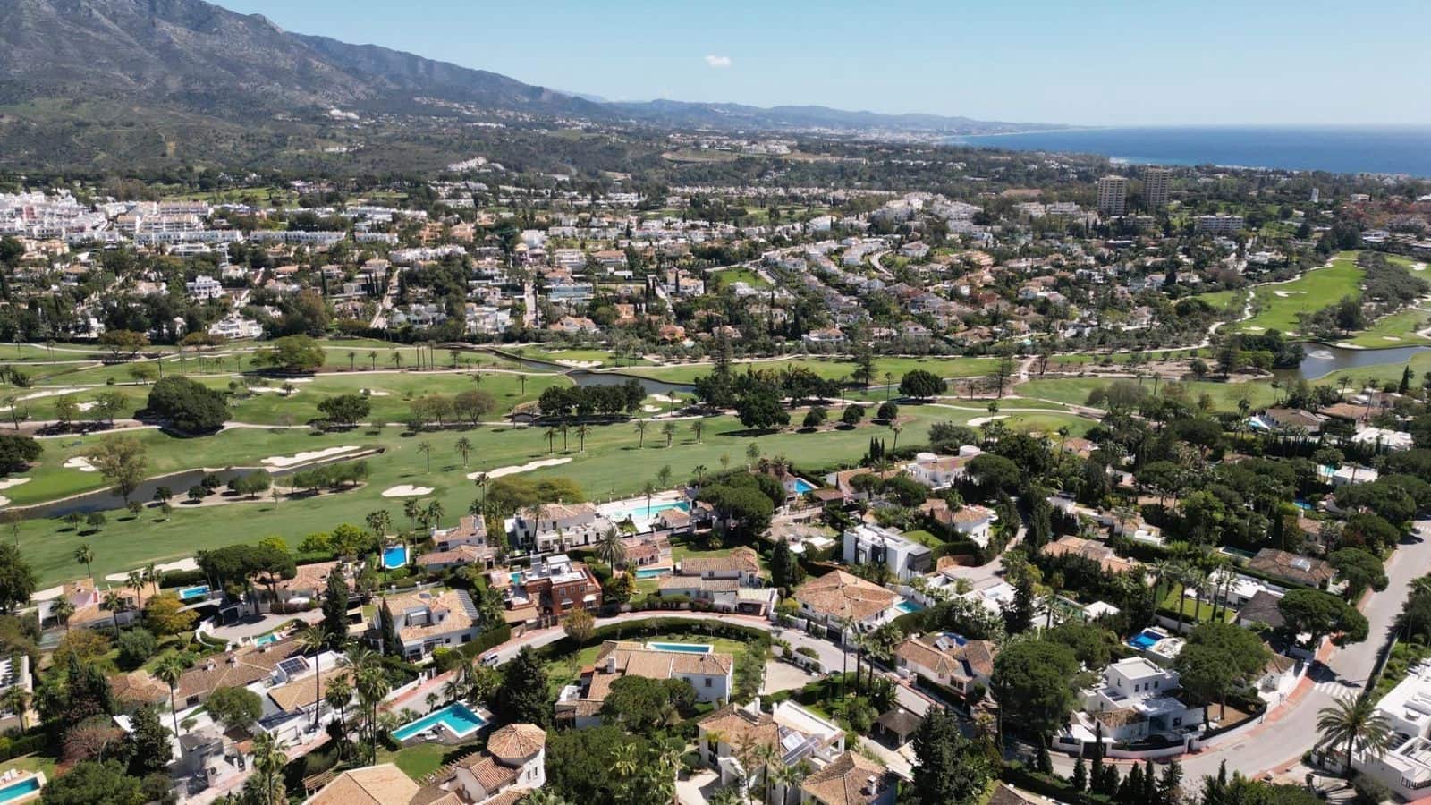 6 bedroom Villa for sale in Nueva Andalucia with pool garage - € 3,150,000 (Ref: 8950711)