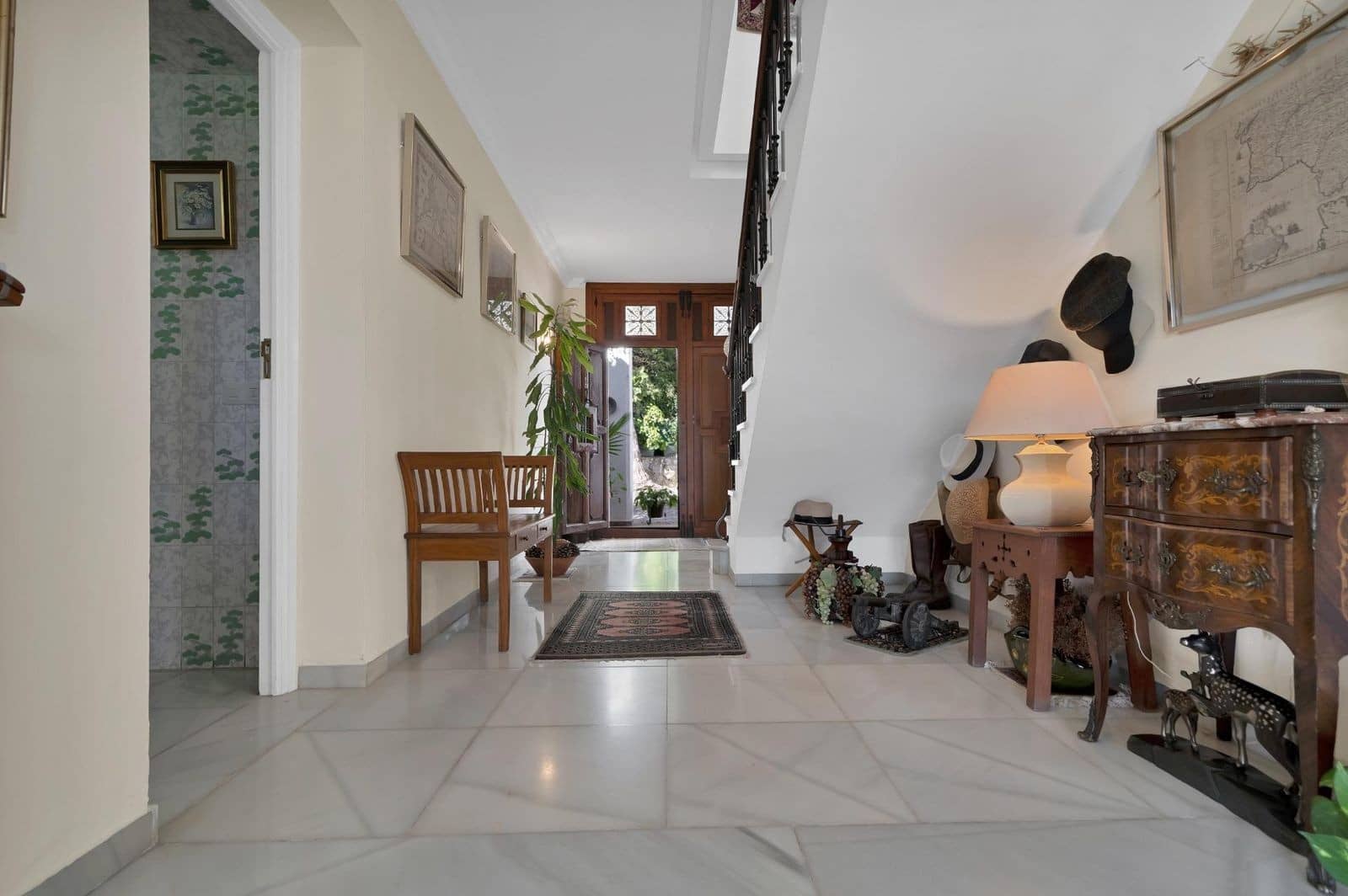 6 bedroom Villa for sale in Nueva Andalucia with pool garage - € 2,950,000 (Ref: 8950711)