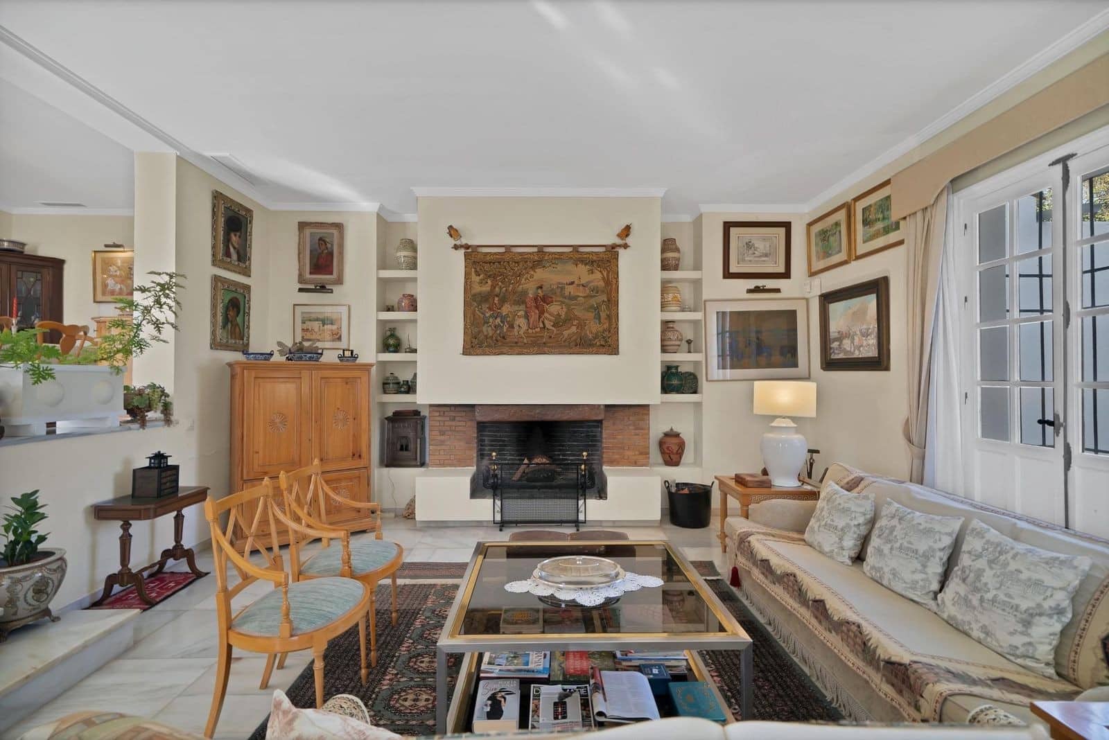 6 bedroom Villa for sale in Nueva Andalucia with pool garage - € 2,950,000 (Ref: 8950711)