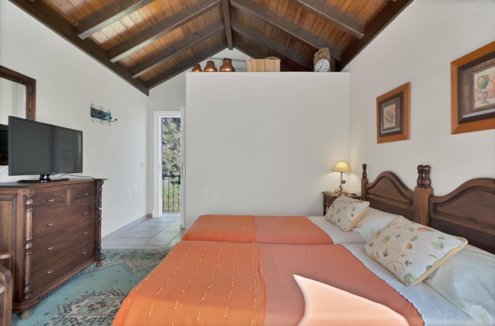 6 bedroom Villa for sale in Nueva Andalucia with pool garage - € 2,950,000 (Ref: 8950711)